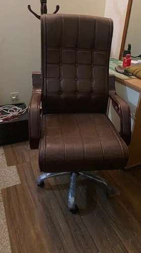 only month used Office furniture 2,executive Chairs puffies