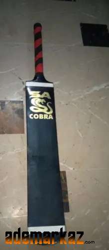 Beautiful Saki Cobra sports Bat for players